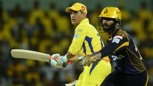 MS Dhoni dinesh karthik © AFP