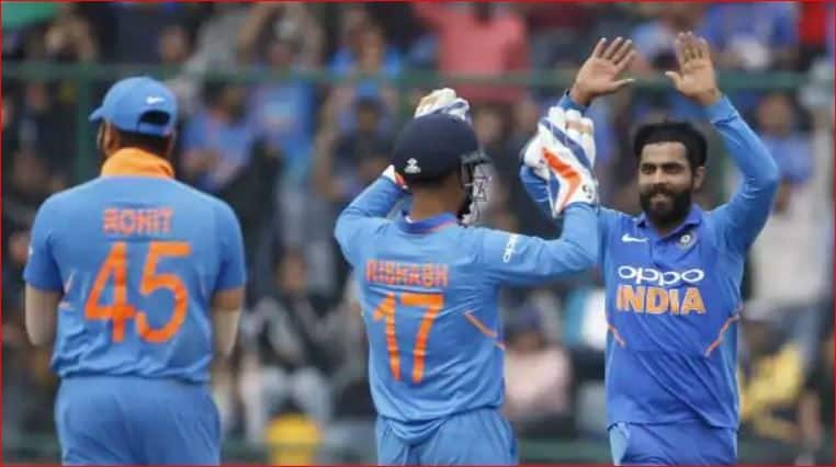 MS Dhoni, Ravindera Jadeja, Virat Kohli @ IANS
