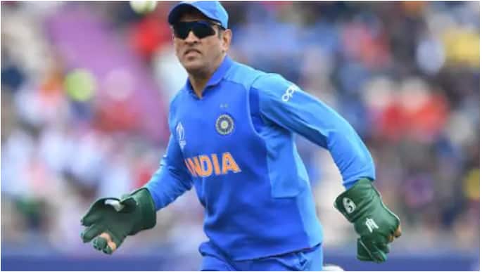 Indian fans flared up at ICC, Urges MS Dhoni to keep his Army insignia gloves