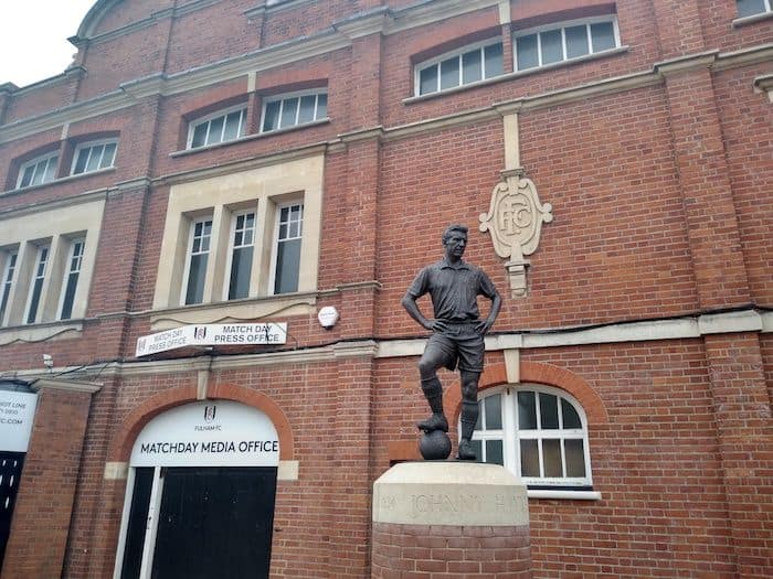 johnny haynes statue craven cottage