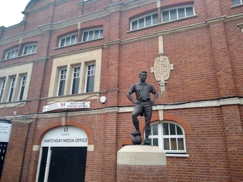 johnny haynes statue craven cottage