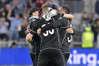 New Zealand overcome brave Brathwaite to remain unbeaten and go top