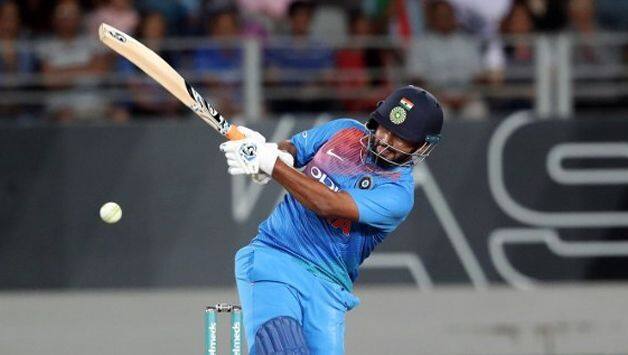 WATCH: Rishabh Pant begins training with India squad in Manchester
