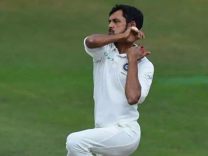 Shahbaz Nadeem bowling