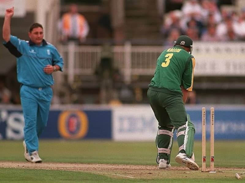 ian austin bowling, ian austin cricketer