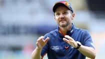 Hesson congratulates Shastri for retaining India head coach role