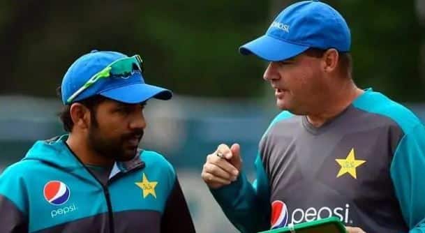 Sarfaraz Ahmad Mickey Arthur AFP
