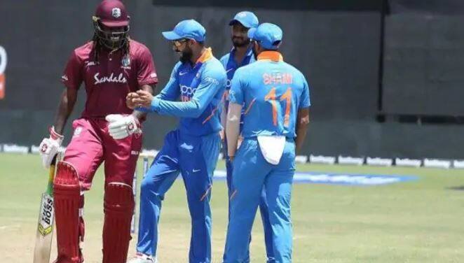 India vs west Indies: Indian Skipper Virat Kohli dances with chris gayle in rain affected ODI