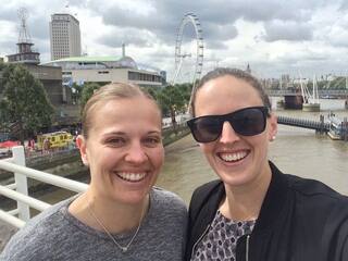 White Ferns: Amy Satterthwaite takes break from cricket ahead of arrival of first child with Lea Tahuhu