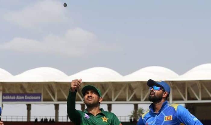 2nd ODI: Pakistan opt to bat under clear skies