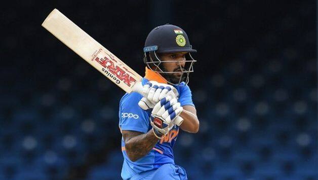 Shikhar Dhawan hit on the back of the neck during 5th unofficial ODI