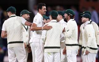 Aus vs pak 2nd test after david warner triple century mitchell starc shocked pakistan with 4 wicket