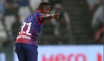 Mzansi super league 2019 spinner gregory mahalokwana takes wickets with both hands against durban heat video viral