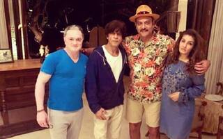 Ravi Shastri Spends Time With Bollywood Superstars Shah Rukh Khan and Raveena Tandon at Alibag