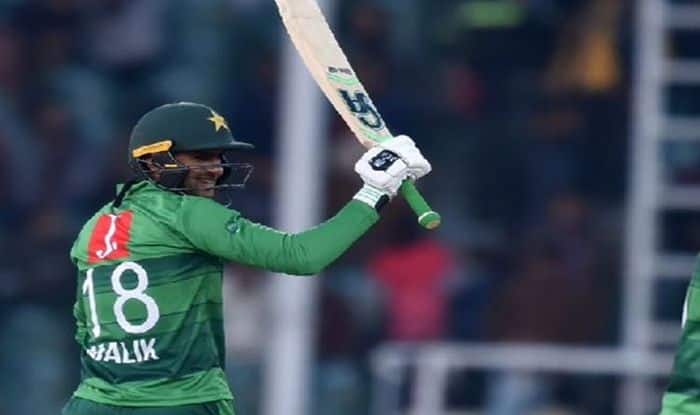 1st T20I: ‘Recalled’ Malik Hits With Unbeaten Fifty as Pakistan Beat Bangladesh to Take Lead