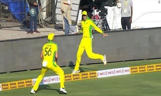 Mitchell Starc-Ashton Agar Tag Team to Take Brilliant Catch to Dismiss India Captain Virat Kohli During 2nd ODI at Rajkot Off Adam Zampa | WATCH VIDEO