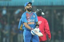 Virat Kohli’s Reaction After Sanju Samson’s Audacious First-Ball Six During 3rd T20I is Unmissable | WATCH VIDEO