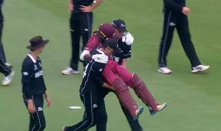 U19 World Cup: New Zealand Cricketers Carry Injured West Indies Batsman Kirk McKenzie Off the Field