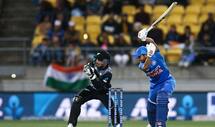 Smriti Mandhana Reprieved by TV Umpire After On-field Decision Goes Against Her During 1st T20I Between India Women vs England Women | WATCH