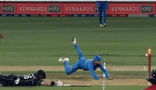 Watch virat kohli run out henry nicholls with a rocket throw during india new zealand 1st odis 3933079