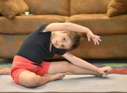 Suresh raina daughter gracia raina yoga session 4031716