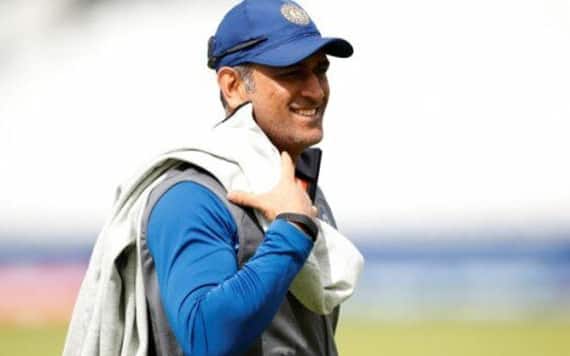 MS Dhoni Twitter