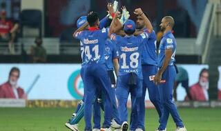DC vs KXIP Dream11 IPL: Ravichandran Ashwin Walks Off The Field After Shoulder Injury