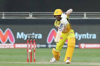 IPL 2020: MS Dhoni-Led Chennai Beat Virat Kohli’s Royal Challengers Bangalore to Stay Alive in Playoffs Qualification Race