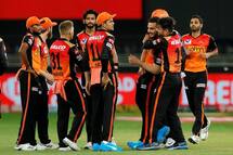 IPL 2020 CSK vs SRH Match Report: Priyam Garg, Bowlers Shine in Sunrisers Hyderabad’s 7-Run Win, MS Dhoni Fails to Finish Match For Chennai Super Kings Again