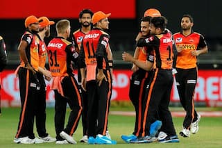 IPL 2020 CSK vs SRH Match Report: Priyam Garg, Bowlers Shine in Sunrisers Hyderabad’s 7-Run Win, MS Dhoni Fails to Finish Match For Chennai Super Kings Again
