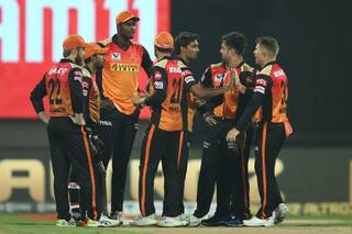 RCB vs SRH 2020, IPL Match Today Report: Jason Holder, Sandeep Sharma Star as Sunrisers Hyderabad Beat Royal Challengers Bangalore by 5 Wickets to Keep Playoff Hopes Alive