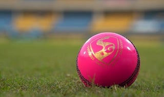 IND vs AUS Test 2020: Shane Warne Wants Pink Ball to Replace ‘Pathetic’ Red-Ball in Test Cricket