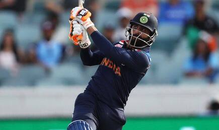 India vs australia ravindra jadeja smashed fifty in just 43 balls watch his sword celebration after the fifty 4237153