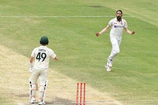 Mohammad Siraj Gets Standing Ovation From Ajinkya Rahane-Led India Following His Maiden Five-Wicket Haul in Tests at Brisbane on Day 5 | WATCH VIDEO