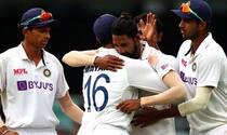 IND vs AUS 2021: Mohammed Siraj Remembers His Late Father Afer Picking up Maiden Five-Wicket Haul in Brisbane, Says Can’t Express My Feelings in Words | WATCH VIDEO