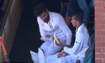 IND vs AUS: Navdeep Saini Peels Banana For Injured Ravindra Jadeja During Day 5 of 3rd Test at SCG, Heartwarming Gesture Wins Hearts | WATCH VIDEO