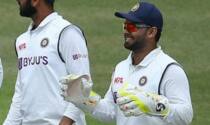 India vs australia watch video wicketkeeper rishabh pant is singing a song to motivate his teammates 4339088