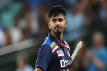 Shreyas Iyer Injury: Indian Batsman Walks Off Field During 1st ODI Against England Shoulder Problem