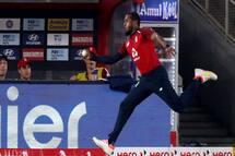 India vs england 5th t20i chris jordan relay catch with jason roy for suryakumar yadav wickets watch this video 4506248