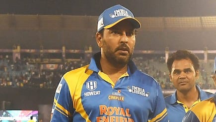 Road Safety World Series: ‘Broken Bahubali’ Yuvraj Singh Dances as He’s Given Guard of Honour | Watch Video