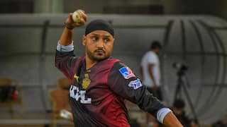 IPL 2021: Dinesh Karthik Floored by Harbhajan Singh’s Work Ethic