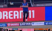 Rr vs srh fans annoyed as david warner seen in the ground holding drinks ipl 2021 4633569