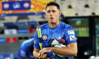 Csk batting coach michael hussey test positive after ipl 2021 postponed 4639543