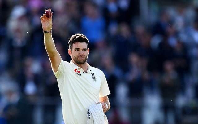 अनुभवी तेज गेंदबाज जेम्स एंडरसन इंग्लैंड के लिए सबसे ज्यादा टेस्ट मैच खेलने वाले खिलाड़ी बन गए हैं. एंडरसन ने गुरुवार को एजबेस्ट मैदान पर न्यूजीलैंड के खिलाफ शुरू हो दूसरे और अंतिम टेस्ट मैच में मैदान पर उतरते ही यह उपलब्धि हासिल की.