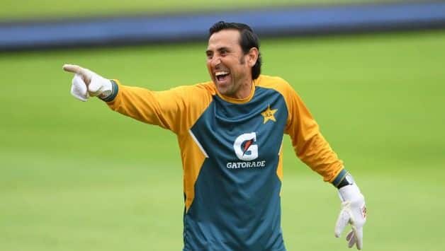 When Pakistan Fans Wanted Younis Khan And Mohammad Yousuf to Get Out Against India