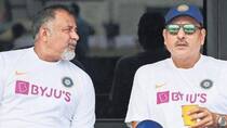 IND vs ENG: Ravi Shastri, Bharat Arun, R. Sridhar Await ‘Fitness Certificate’ in Order to Return Home: BCCI Official