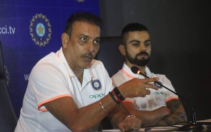 Was Shocked to See India Players Not Wearing a Mask: Dilip Doshi Present at Shastri Book Launch Makes Startling Revelation