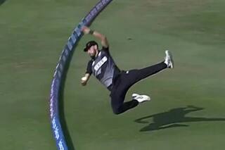 Nz vs afg t20 world cup 2021 daryl mitchell pulls off stunning fielding effort to save six video viral 5086822