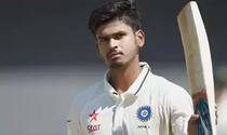 Shreyas iyer stats shreyas iyer record in first class cricket is very strong hit double century against australia 5109207
