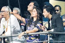 Idhar Ki Baatein, Udhar Ki Baatein…Kisiko Kuch Nahi Bolte: Juhi Chawla Reveals How Shah Rukh Khan Backtracks On His Word In KKR Team Meetings | WATCH VIDEO